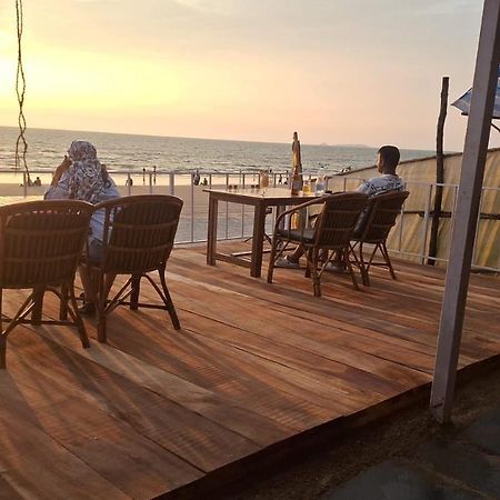 Happy Shack Beach And Wooden Huts โคลวา ภายนอก รูปภาพ