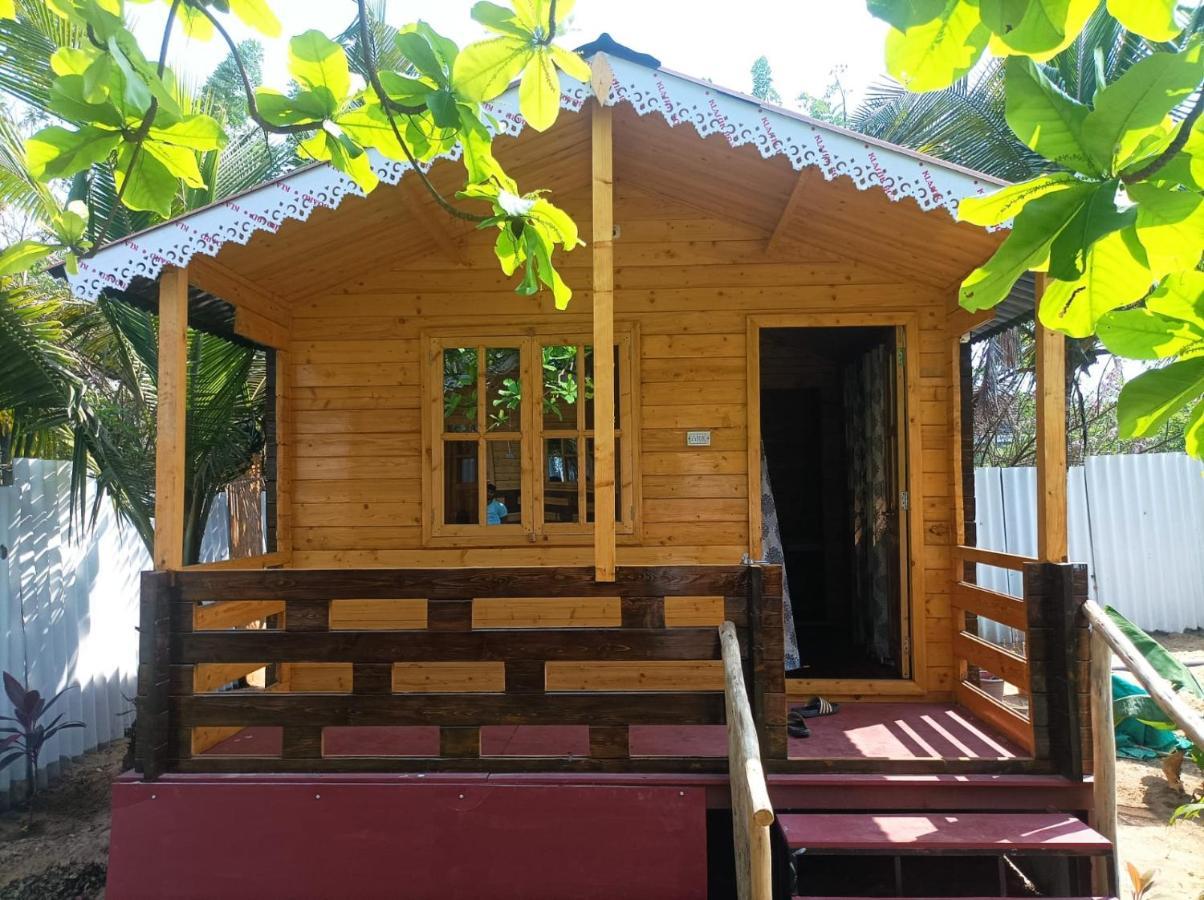 Happy Shack Beach And Wooden Huts โคลวา ภายนอก รูปภาพ