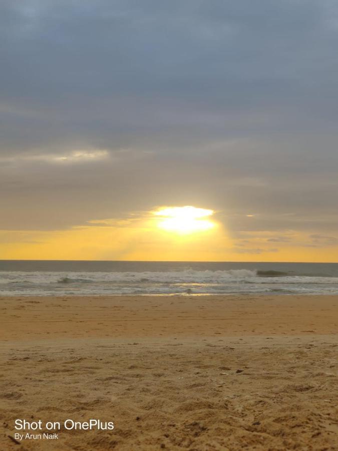 Happy Shack Beach And Wooden Huts โคลวา ภายนอก รูปภาพ