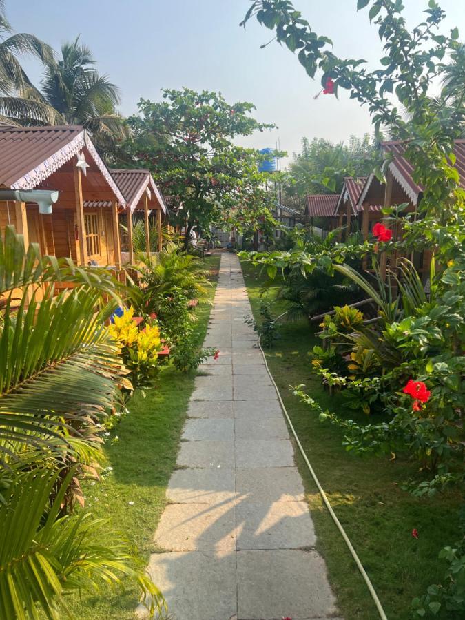 Happy Shack Beach And Wooden Huts โคลวา ภายนอก รูปภาพ
