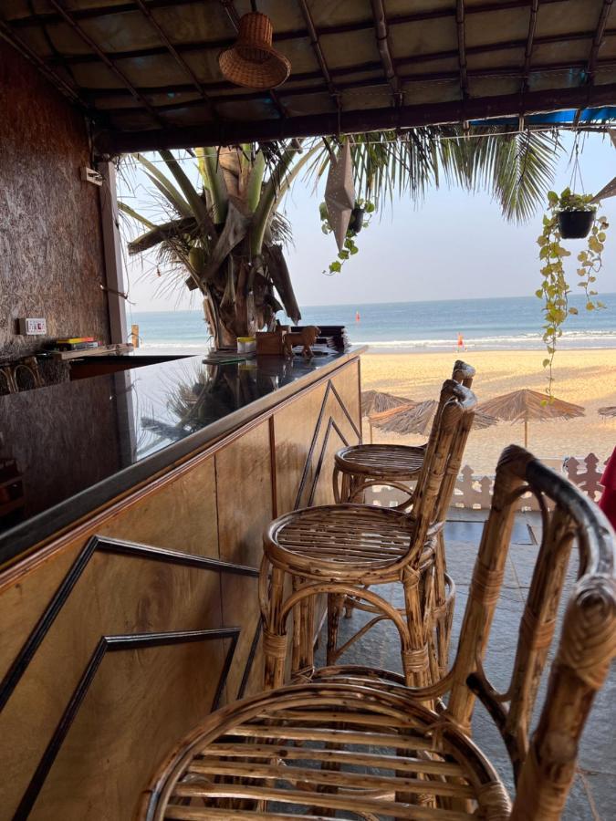 Happy Shack Beach And Wooden Huts โคลวา ภายนอก รูปภาพ