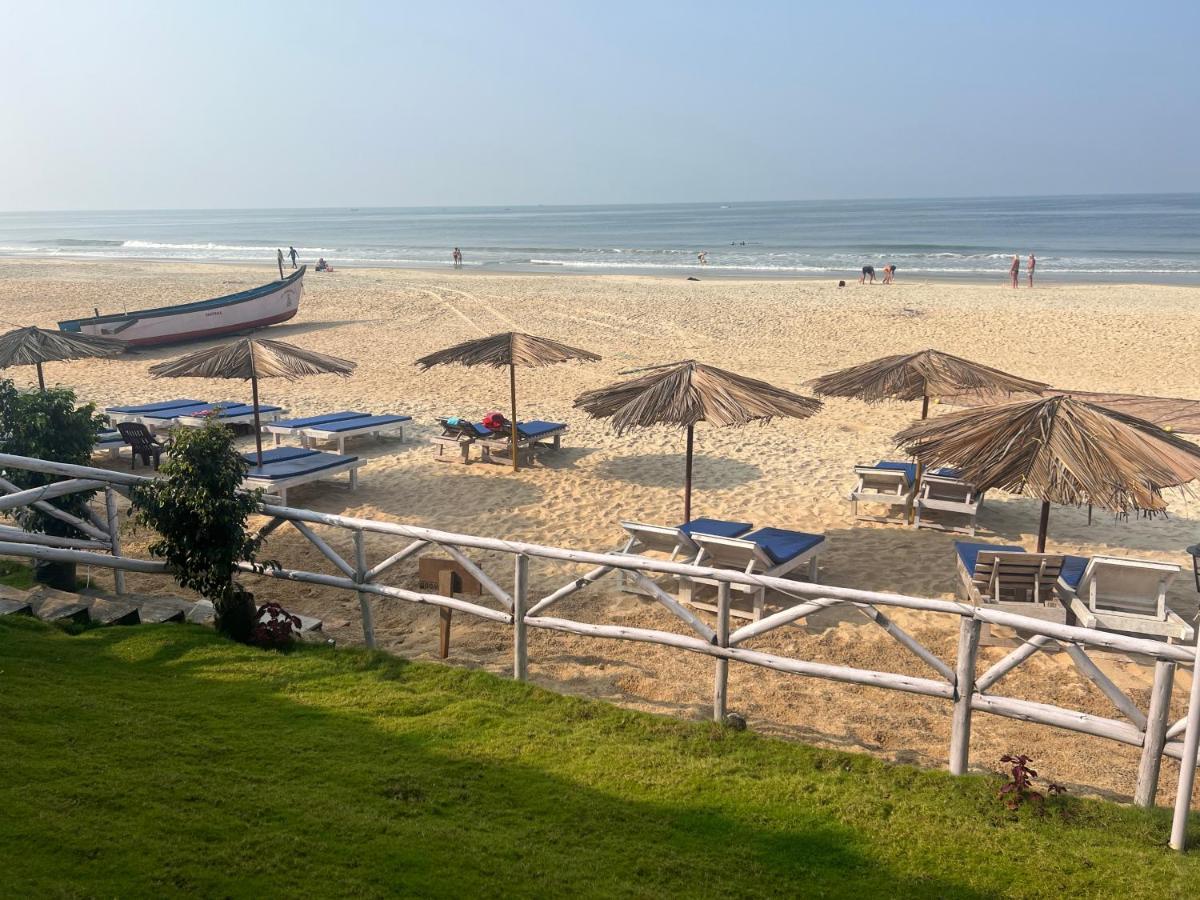 Happy Shack Beach And Wooden Huts โคลวา ภายนอก รูปภาพ