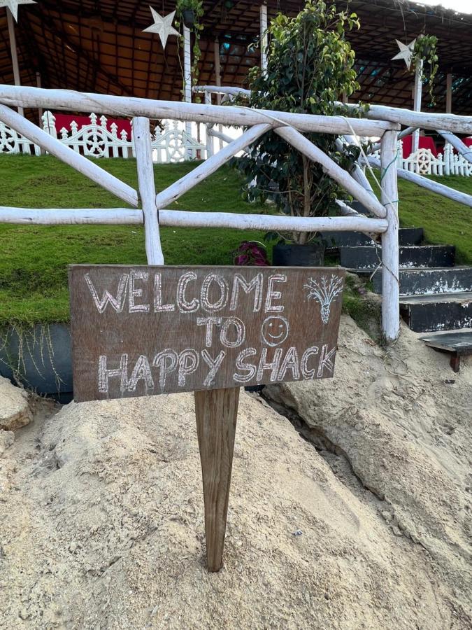 Happy Shack Beach And Wooden Huts โคลวา ภายนอก รูปภาพ