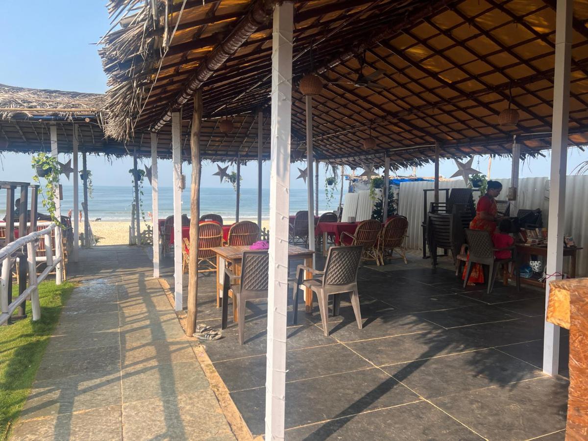 Happy Shack Beach And Wooden Huts โคลวา ภายนอก รูปภาพ