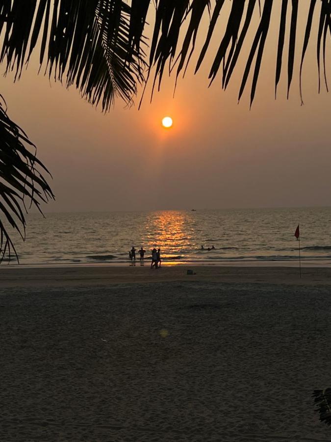 Happy Shack Beach And Wooden Huts โคลวา ภายนอก รูปภาพ