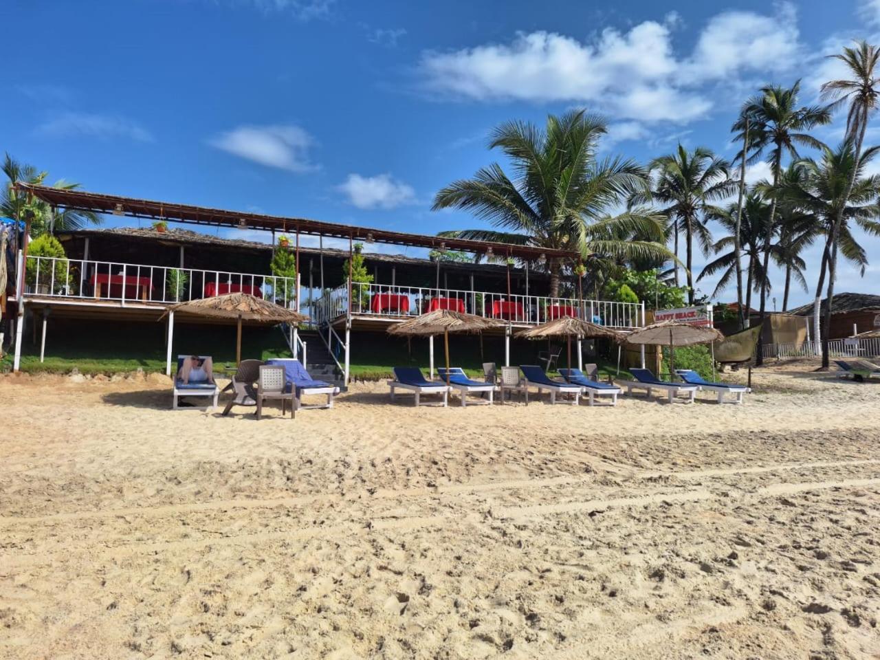 Happy Shack Beach And Wooden Huts โคลวา ภายนอก รูปภาพ