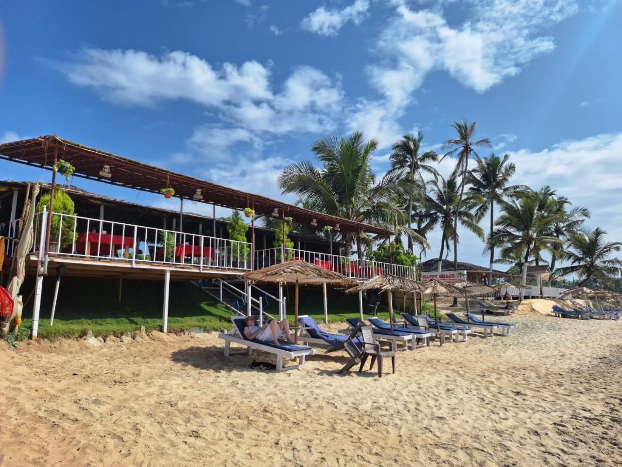 Happy Shack Beach And Wooden Huts โคลวา ภายนอก รูปภาพ