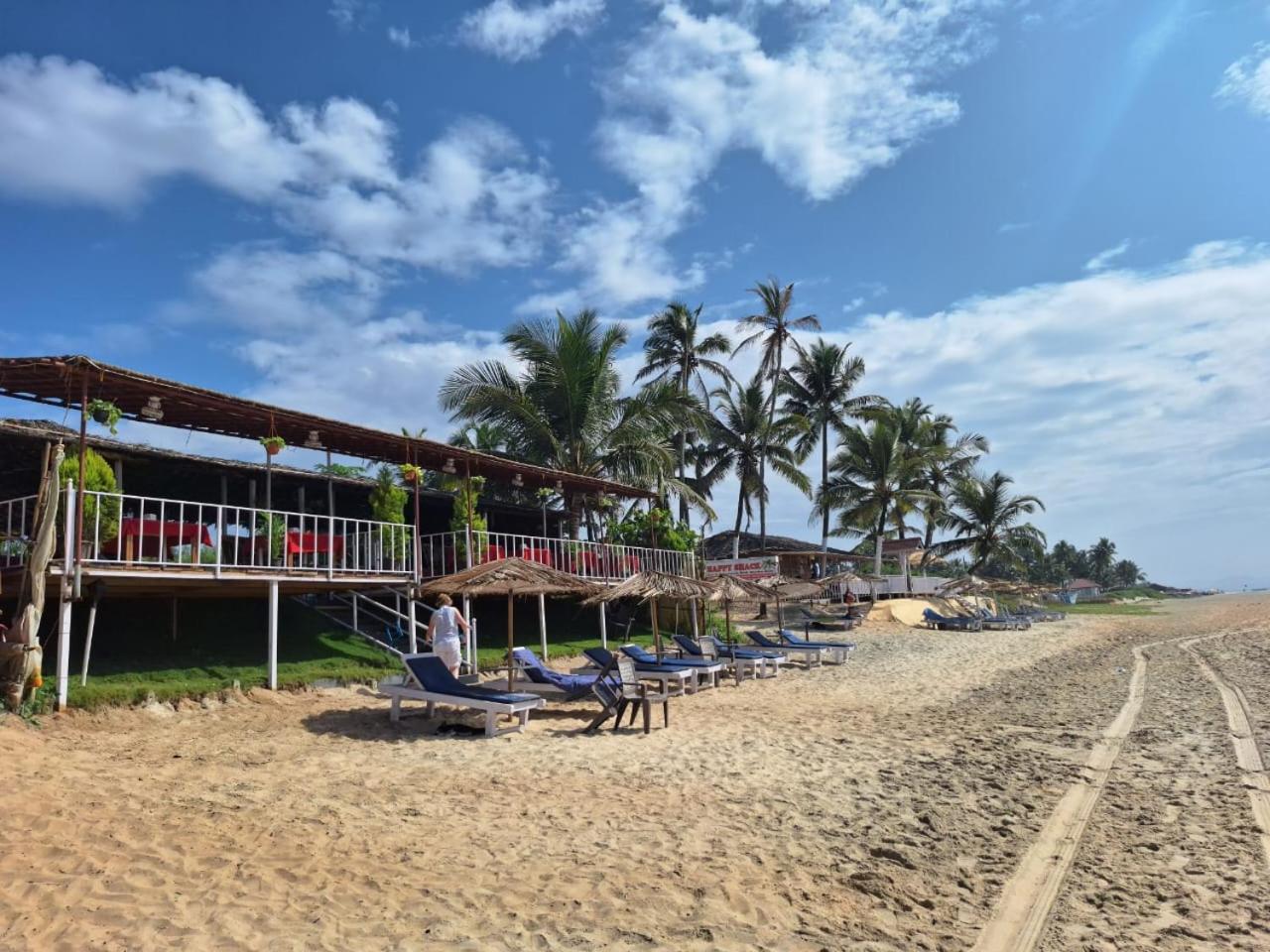 Happy Shack Beach And Wooden Huts โคลวา ภายนอก รูปภาพ