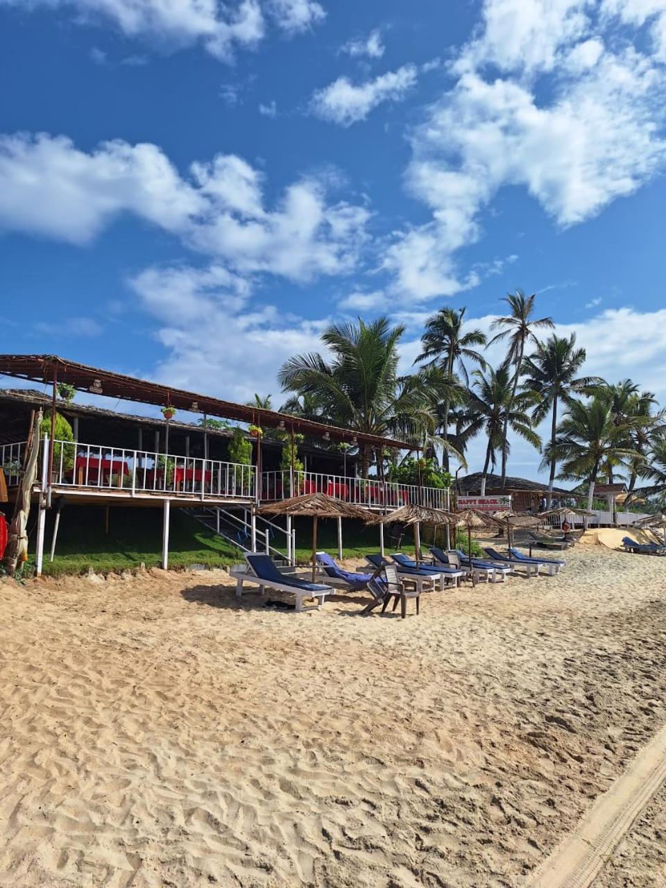 Happy Shack Beach And Wooden Huts โคลวา ภายนอก รูปภาพ