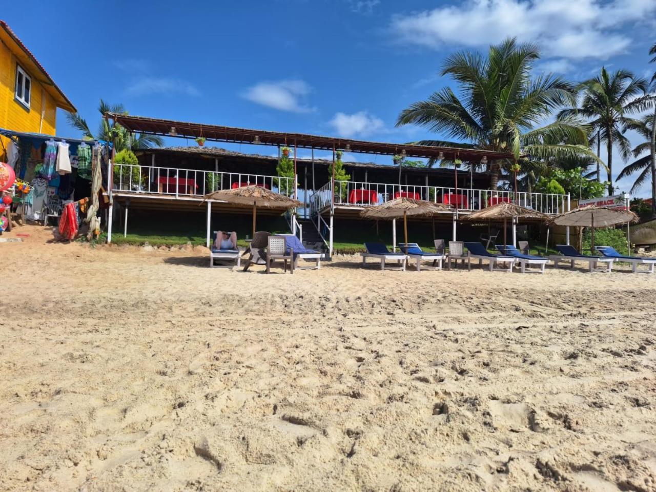 Happy Shack Beach And Wooden Huts โคลวา ภายนอก รูปภาพ