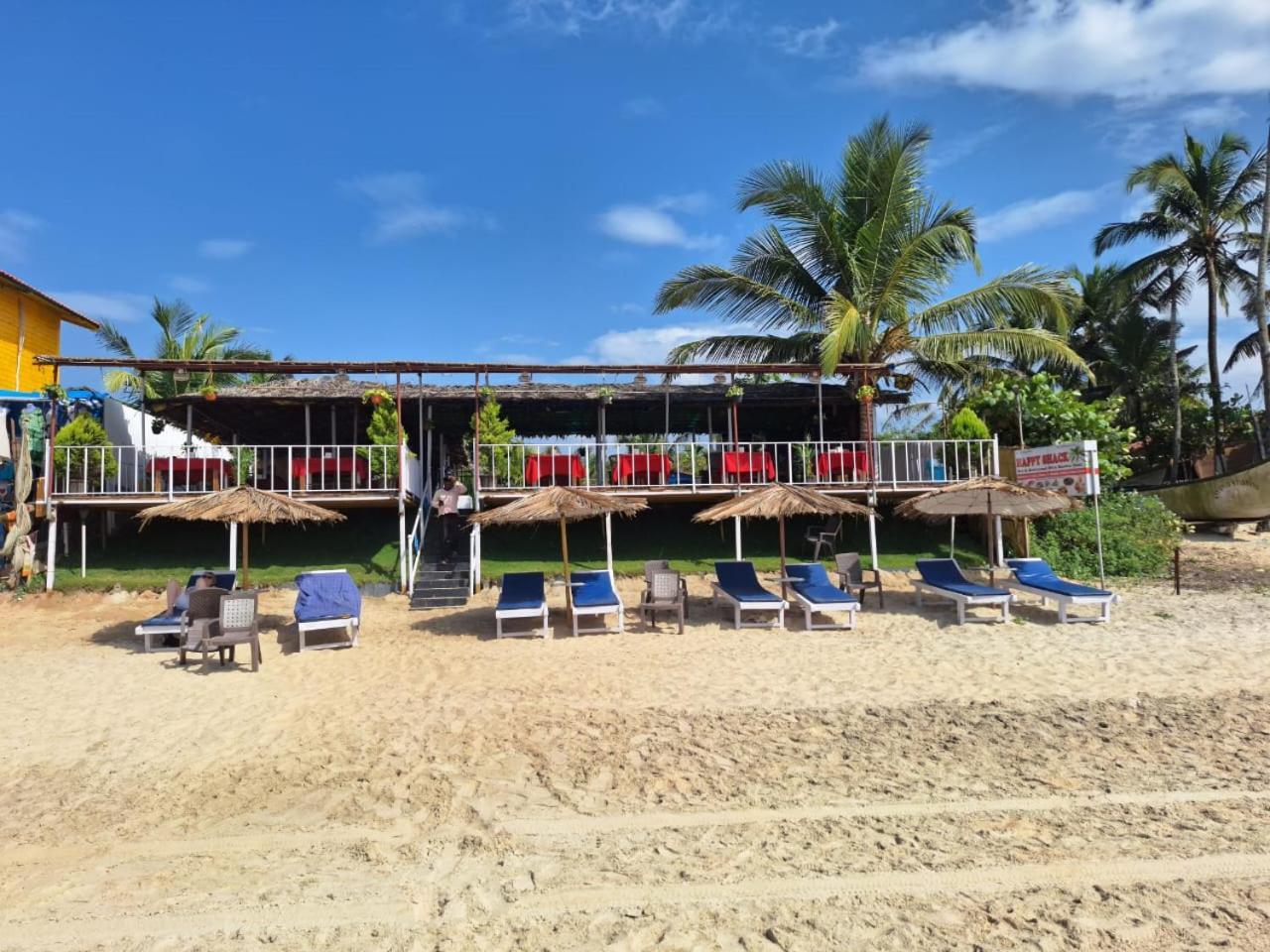 Happy Shack Beach And Wooden Huts โคลวา ภายนอก รูปภาพ